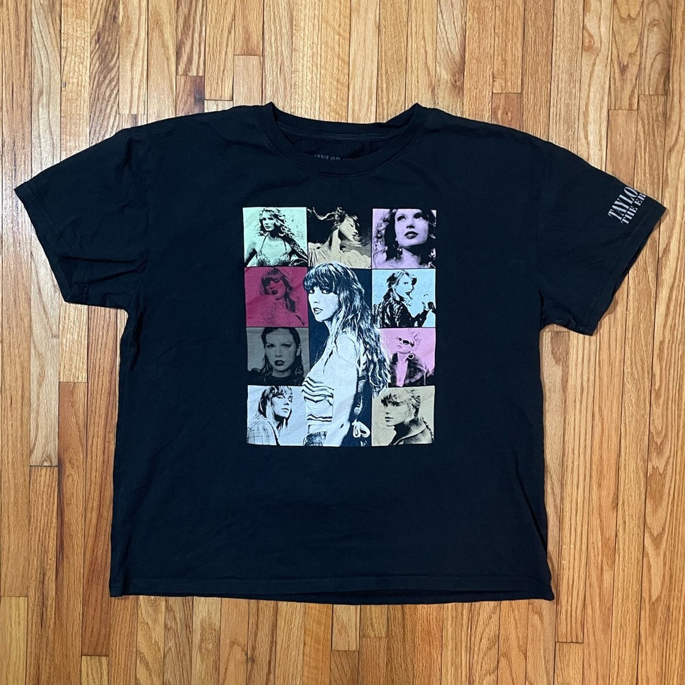 TAYLOR SWIFT Eras Tour - Black Tee